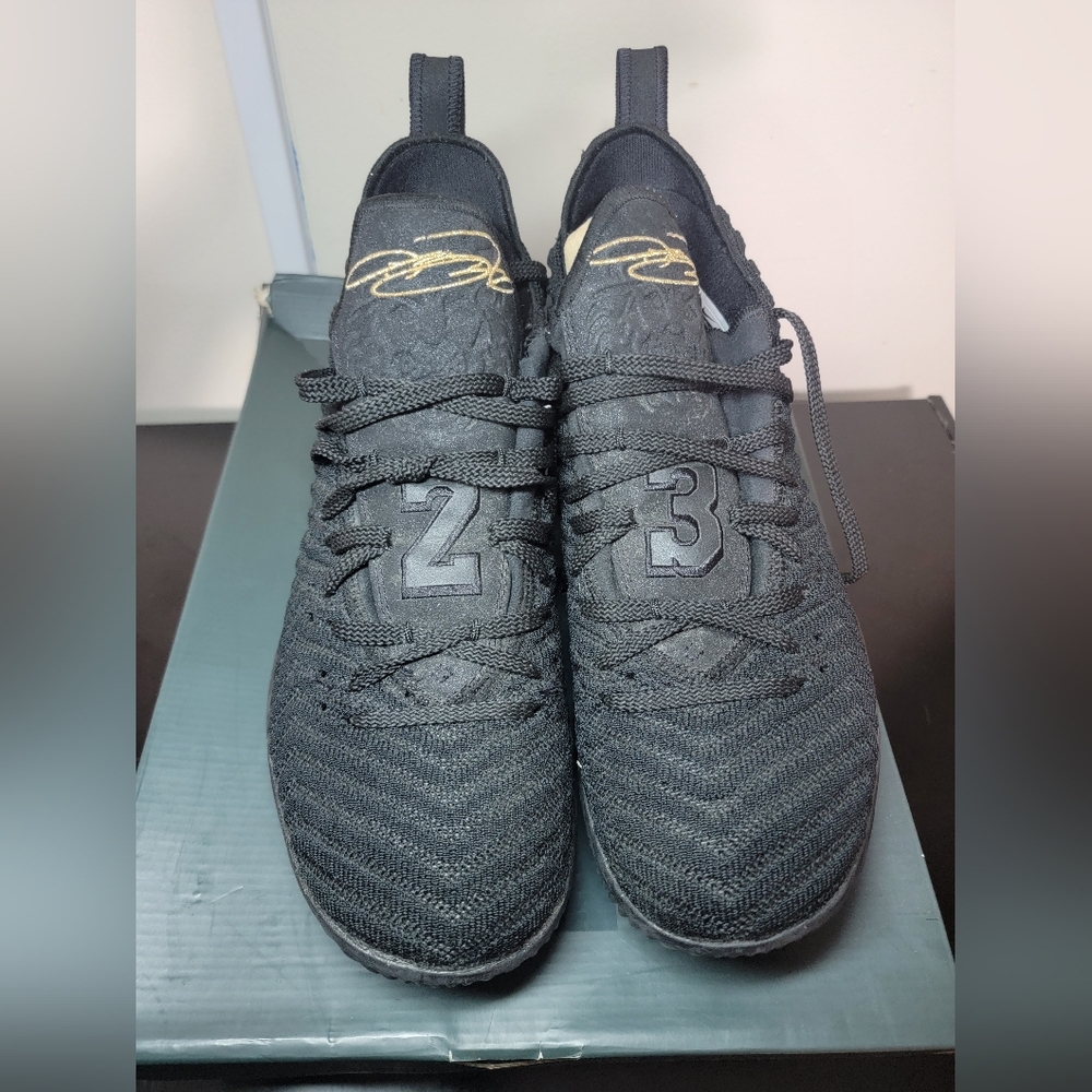 Nike LeBron XVI (16) - 10.5 MEN'S - Picture 3 of 8